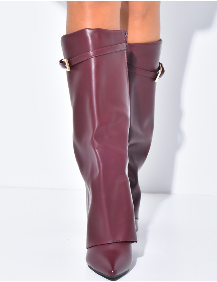 Bottes en similicuir à talons carrés et rabat ceinturé à boucle dorée
