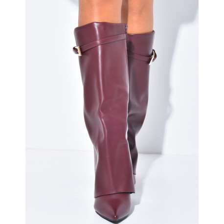 Bottes en similicuir à talons carrés et rabat ceinturé à boucle dorée
