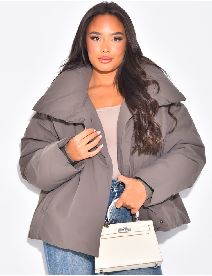 Oversized, enveloping down jacket with wide collar