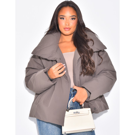 Oversized, enveloping down jacket with wide collar