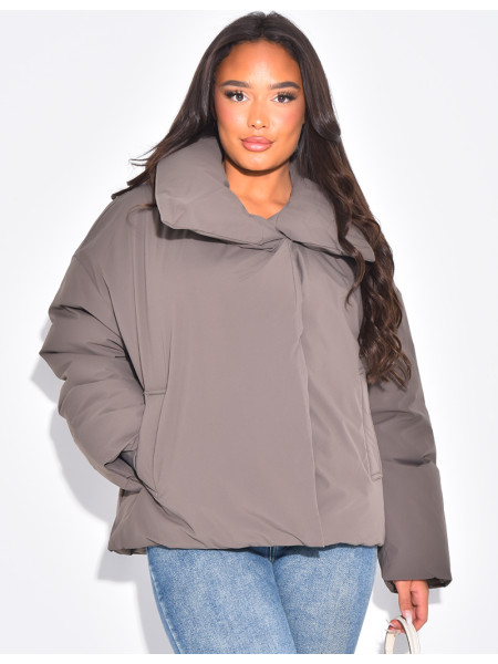Oversized, enveloping down jacket with wide collar