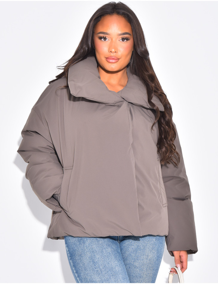 Oversized, enveloping down jacket with wide collar