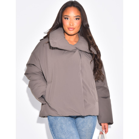 Oversized, enveloping down jacket with wide collar