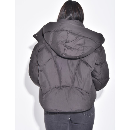 Short, oversized quilted puffer jacket with ribbed cuffs