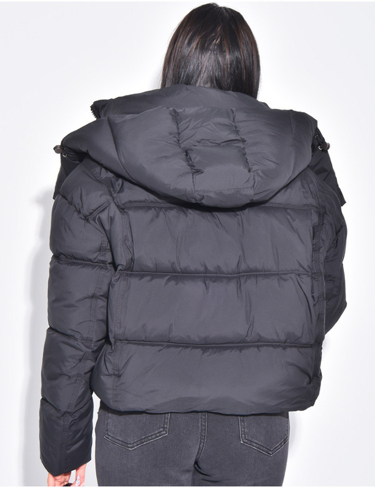 Kurze, wattierte Daunenjacke mit Kapuze