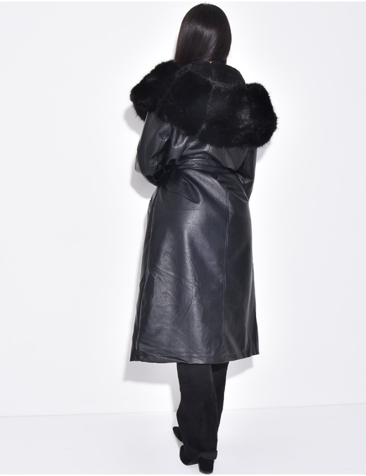 Manteau en similicuir grainé à fausse fourrure au col