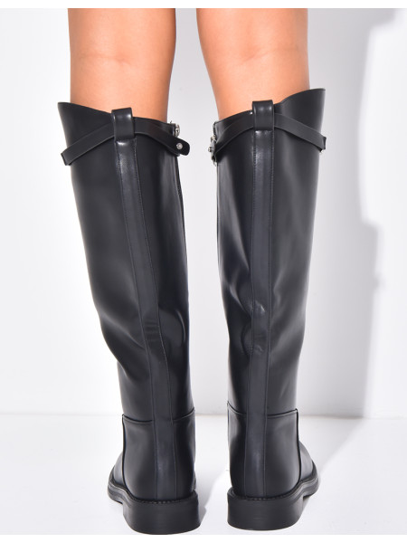 Flache & hohe Stiefel aus Kunstleder
