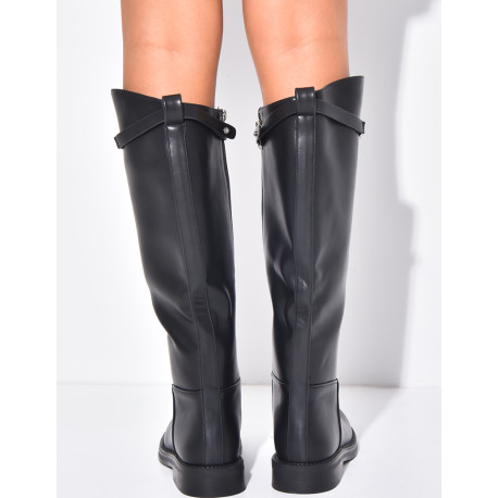 Flache & hohe Stiefel aus Kunstleder