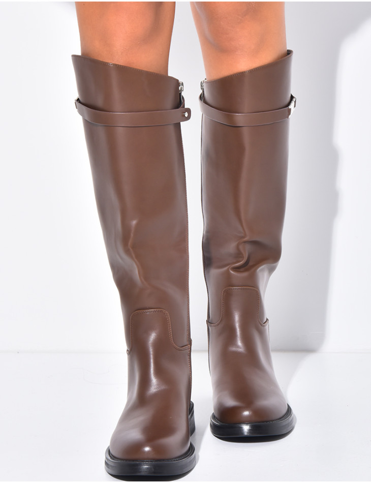 Flache & hohe Stiefel aus Kunstleder