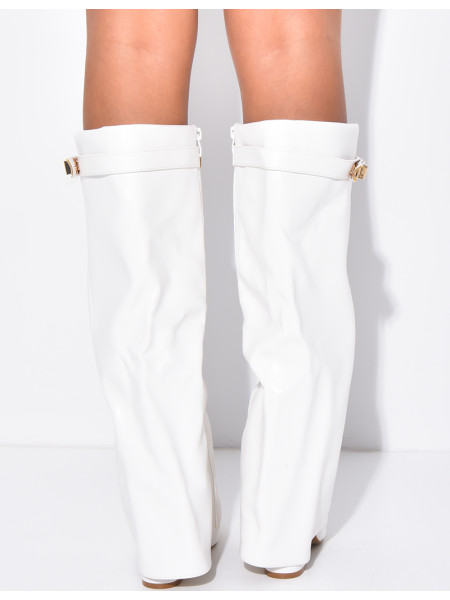 Bottes en similicuir à talons carré et rabat