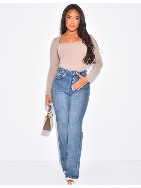 Gerade geschnittene Jeans in blauer Waschung mit Stretchanteil