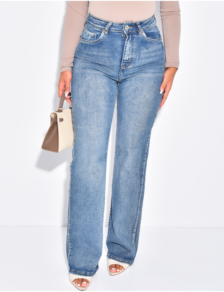 Straight-cut stretchy faded blue jeans