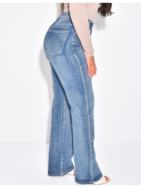 Gerade geschnittene Jeans in blauer Waschung mit Stretchanteil