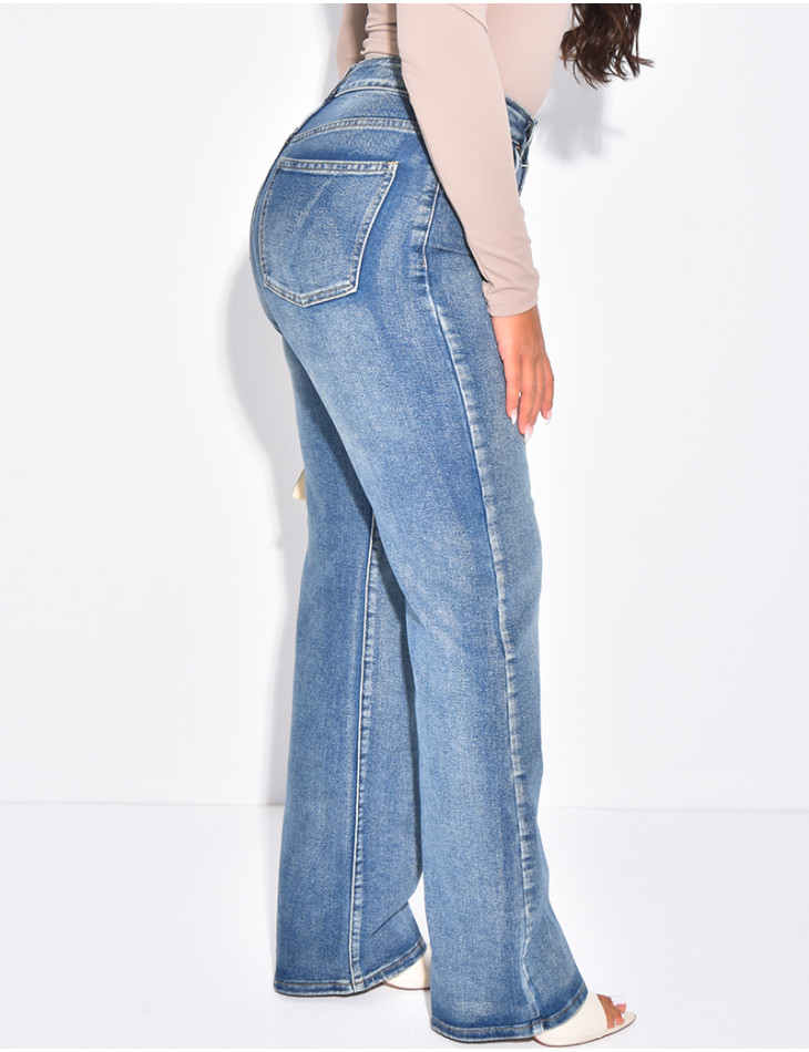 Gerade geschnittene Jeans in blauer Waschung mit Stretchanteil