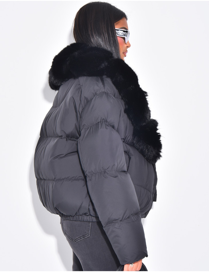 Kurze Pufferjacke mit Pelzbesatz
