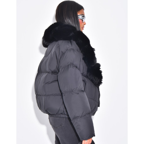 Kurze Pufferjacke mit Pelzbesatz
