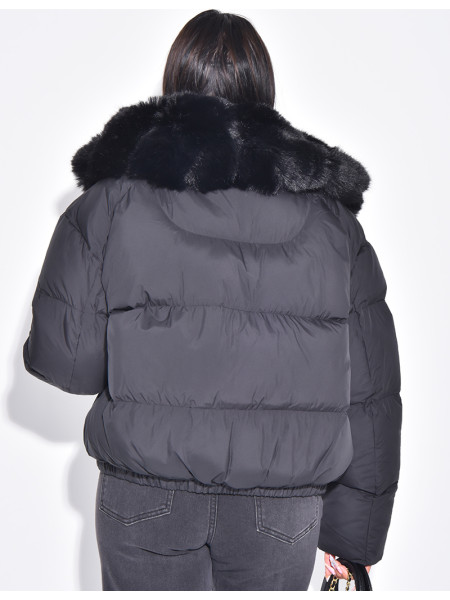 Kurze Pufferjacke mit Pelzbesatz