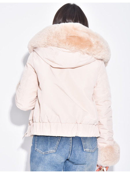 Kurze Daunenjacke mit abnehmbarem Fell