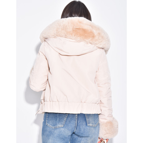 Kurze Daunenjacke mit abnehmbarem Fell