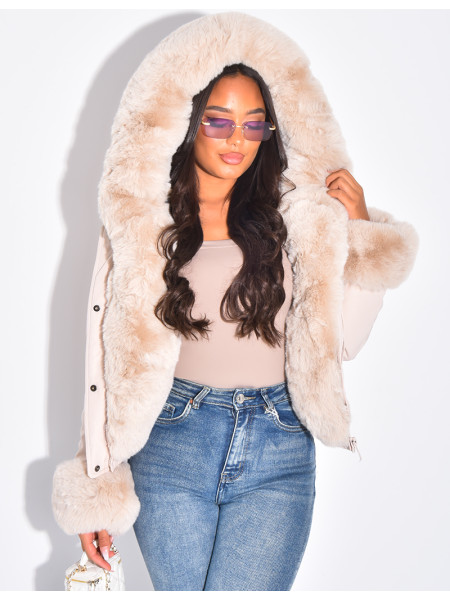 Kurze Daunenjacke mit abnehmbarem Fell