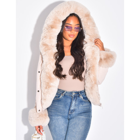 Kurze Daunenjacke mit abnehmbarem Fell