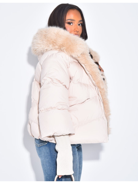 Short, oversized quilted puffer jacket with ribbed cuffs and fur trim