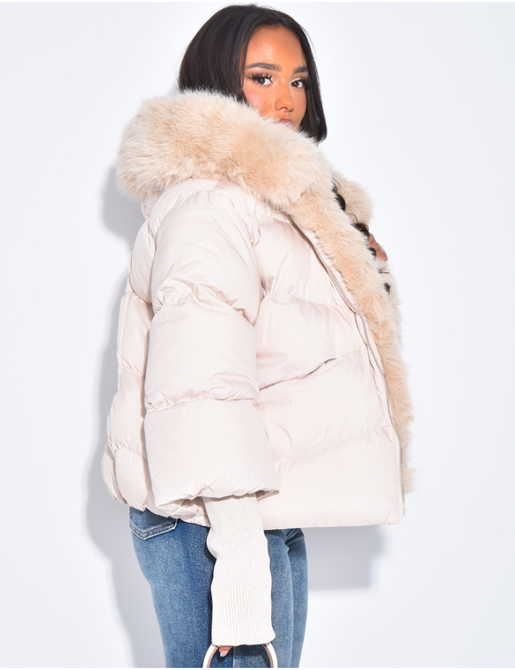 Short, oversized quilted puffer jacket with ribbed cuffs and fur trim