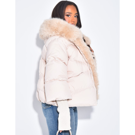 Short, oversized quilted puffer jacket with ribbed cuffs and fur trim
