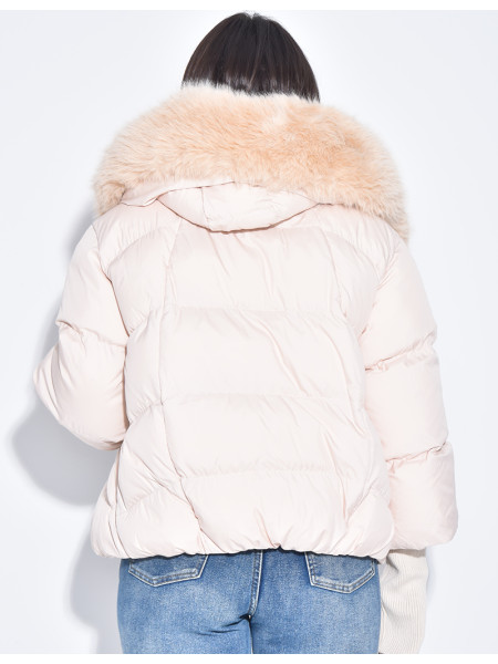 Short, oversized quilted puffer jacket with ribbed cuffs and fur trim