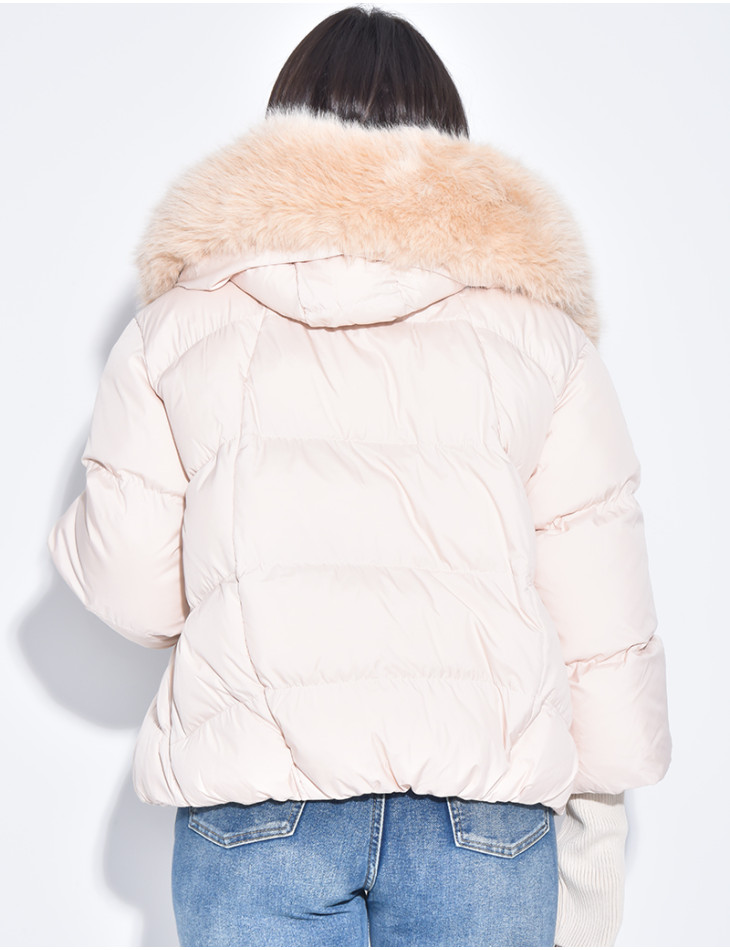 Short, oversized quilted puffer jacket with ribbed cuffs and fur trim