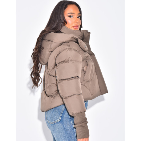 Kurze, oversized Steppjacke mit gerippten Ärmelbündchen
