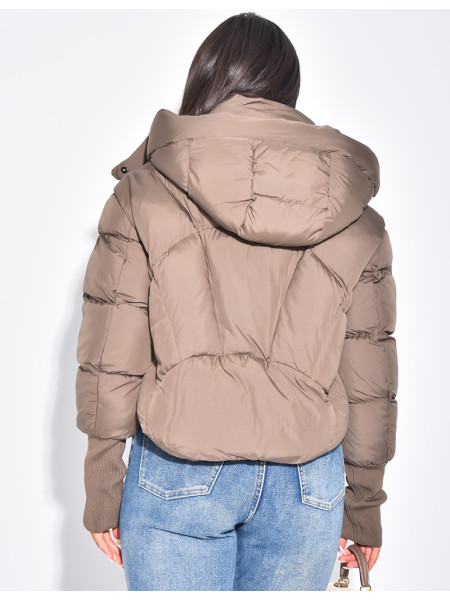 Kurze, oversized Steppjacke mit gerippten Ärmelbündchen