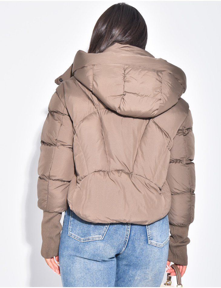 Kurze, oversized Steppjacke mit gerippten Ärmelbündchen