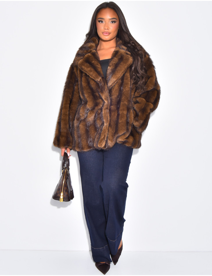 Manteau mi-long en fausse fourrure