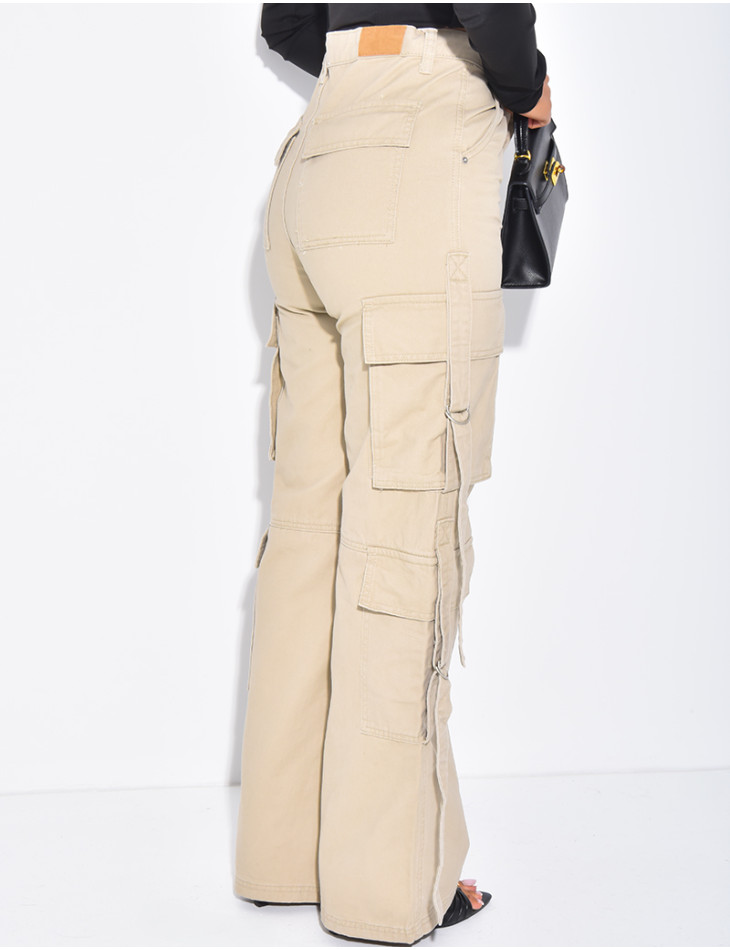 Gerade geschnittene Cargohose mit hängenden Riemen