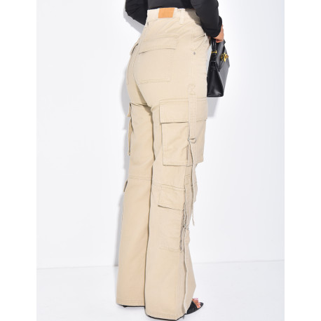Gerade geschnittene Cargohose mit hängenden Riemen
