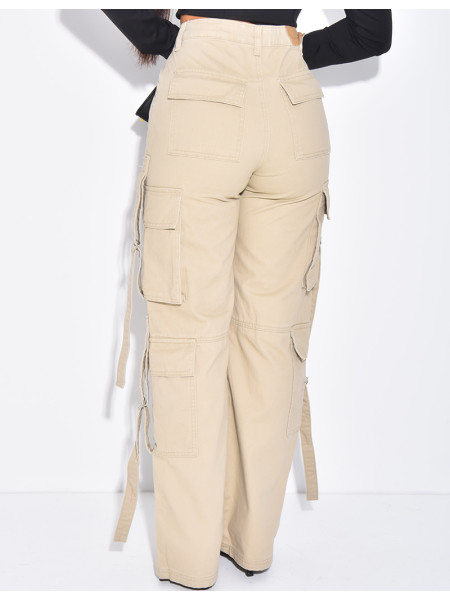 Gerade geschnittene Cargohose mit hängenden Riemen