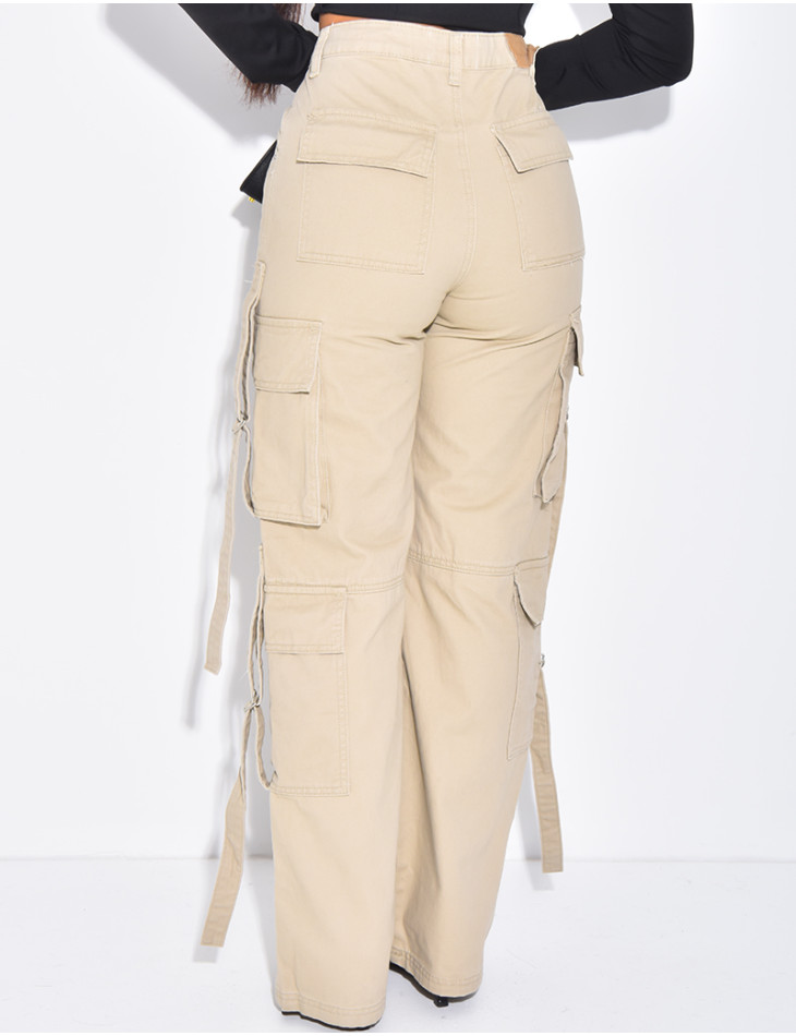Gerade geschnittene Cargohose mit hängenden Riemen