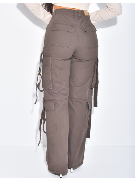 Gerade geschnittene Cargohose mit hängenden Riemen