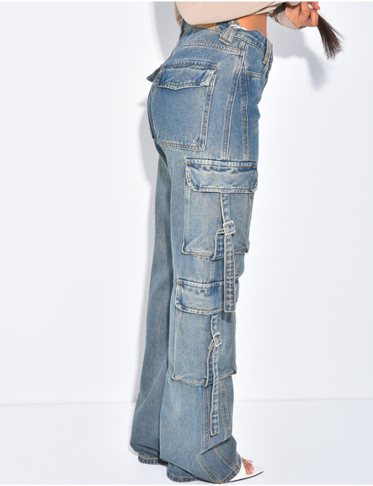 Gerade geschnittene Cargo-Jeans mit hängenden Riemen