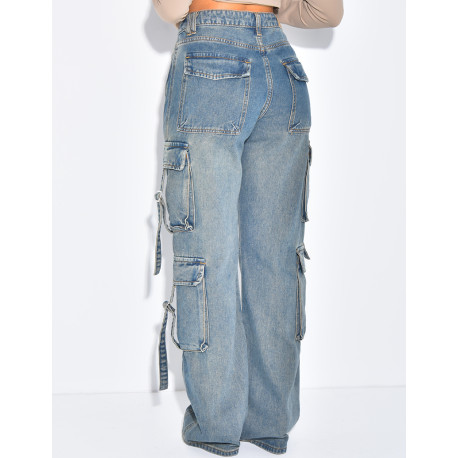 Gerade geschnittene Cargo-Jeans mit hängenden Riemen