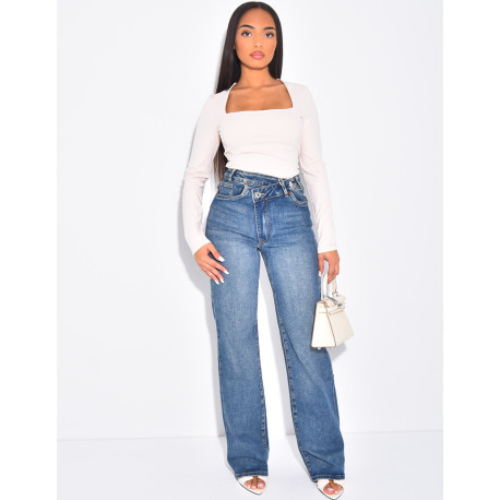 Jeans coupe droite stretchy à boutonnière croisée