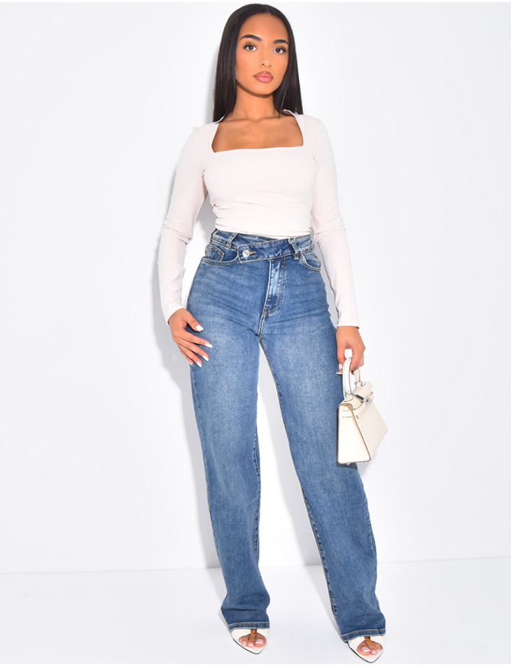 Gerade geschnittene Stretchjeans mit gekreuzter Knopfleiste