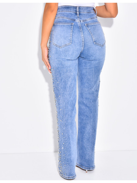 Gerade geschnittene Jeans mit Strasssteinen und Kristallen