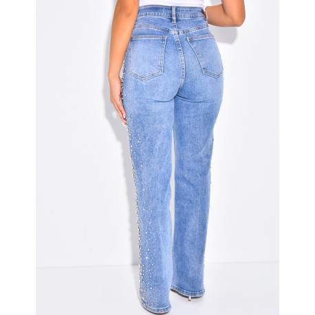 Gerade geschnittene Jeans mit Strasssteinen und Kristallen
