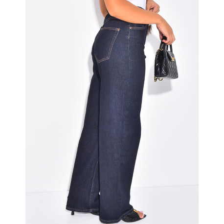 Weit geschnittene Jeans mit Umschlag an der Taille