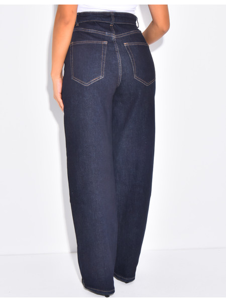 Weit geschnittene Jeans mit Umschlag an der Taille