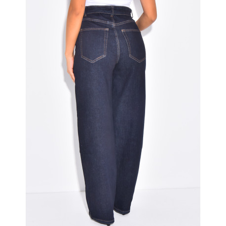 Weit geschnittene Jeans mit Umschlag an der Taille