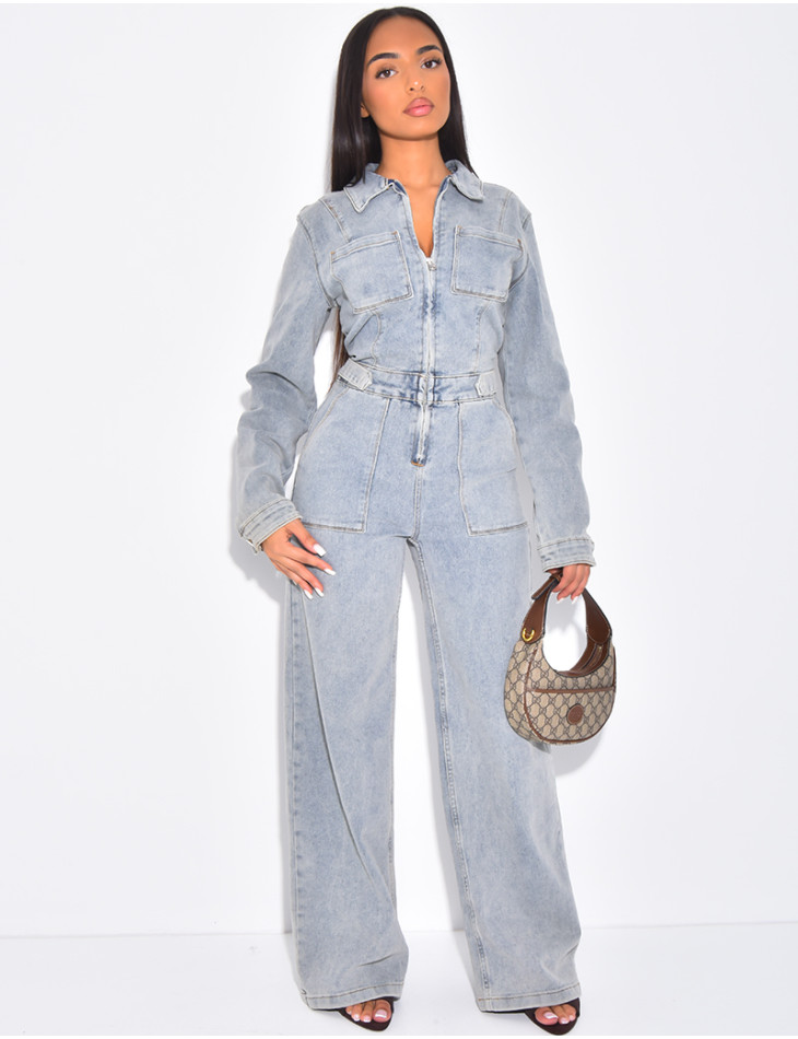 Combinaison en jeans cintrée à la taille et large