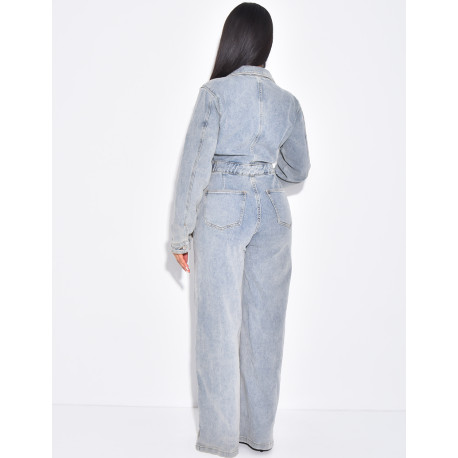 Combinaison en jeans cintrée à la taille et large